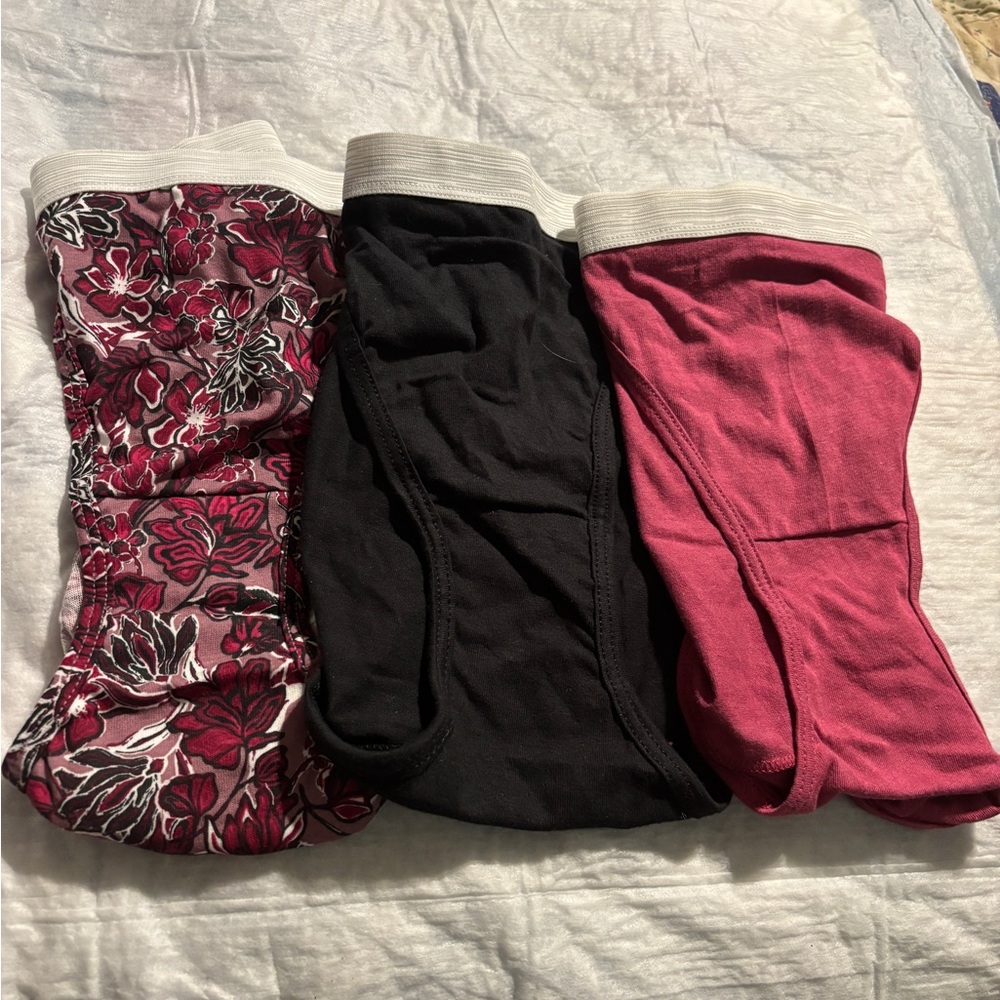 Hanes Floral and Solid Women’s Set of Underwear size 8/XL . New 3 pairs